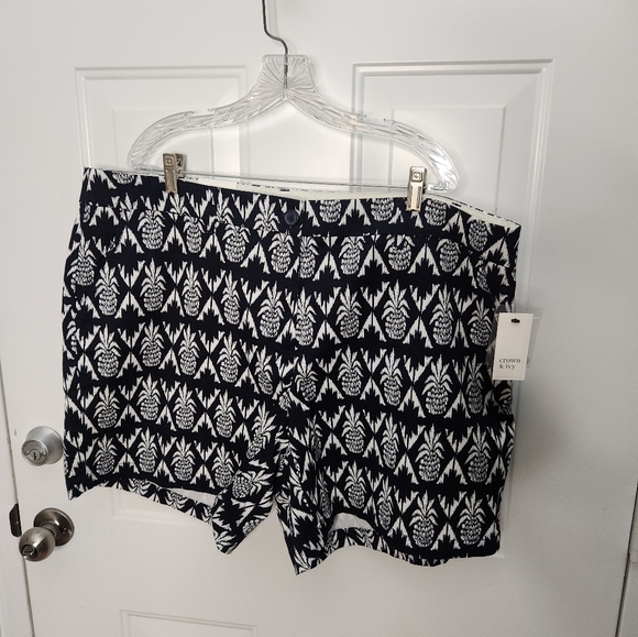 NWT Crown & Ivy Pineapple Shorts  Plus Size 20W - Picture 1 of 6